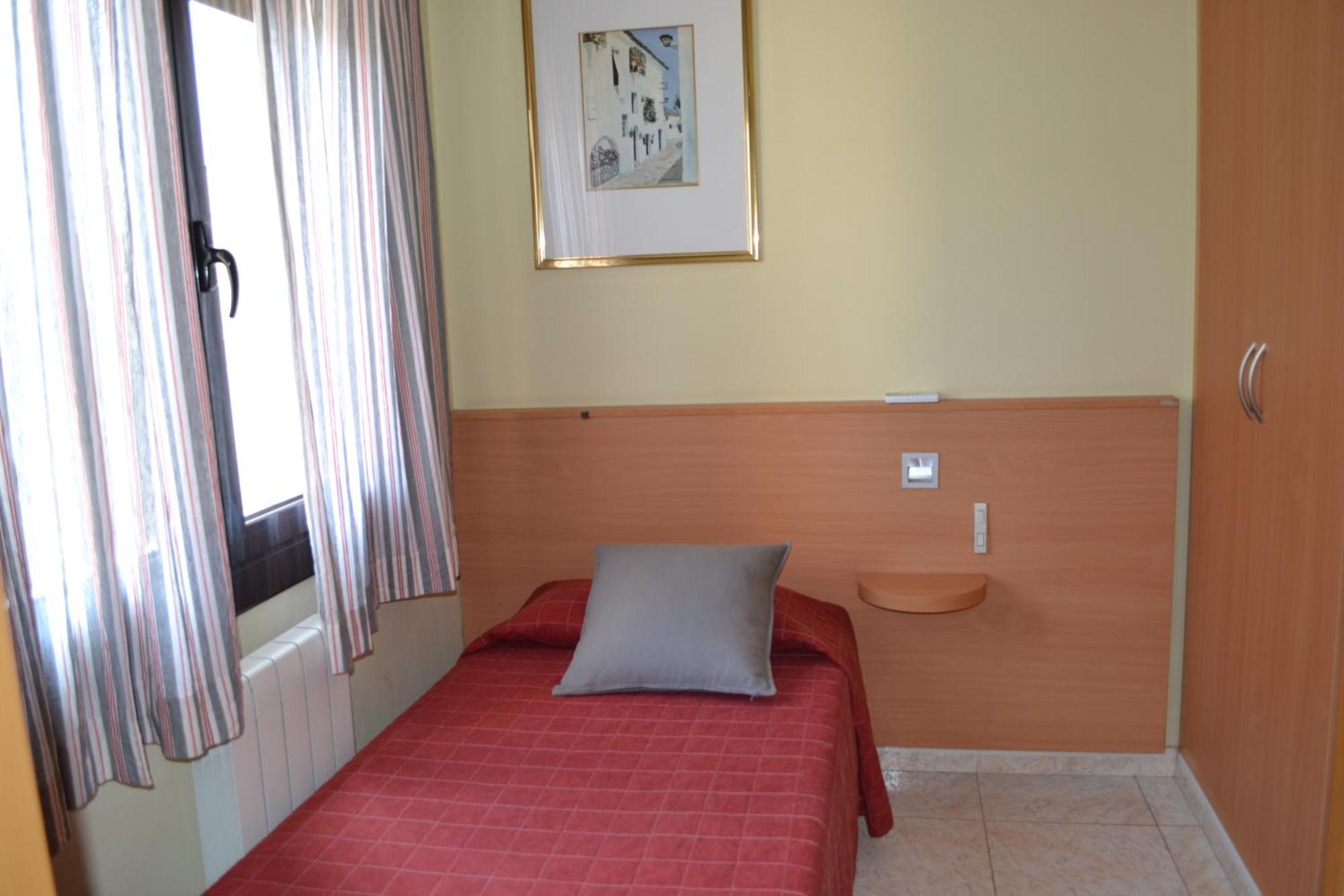 Hostal Bartis Фигерас Номер фото